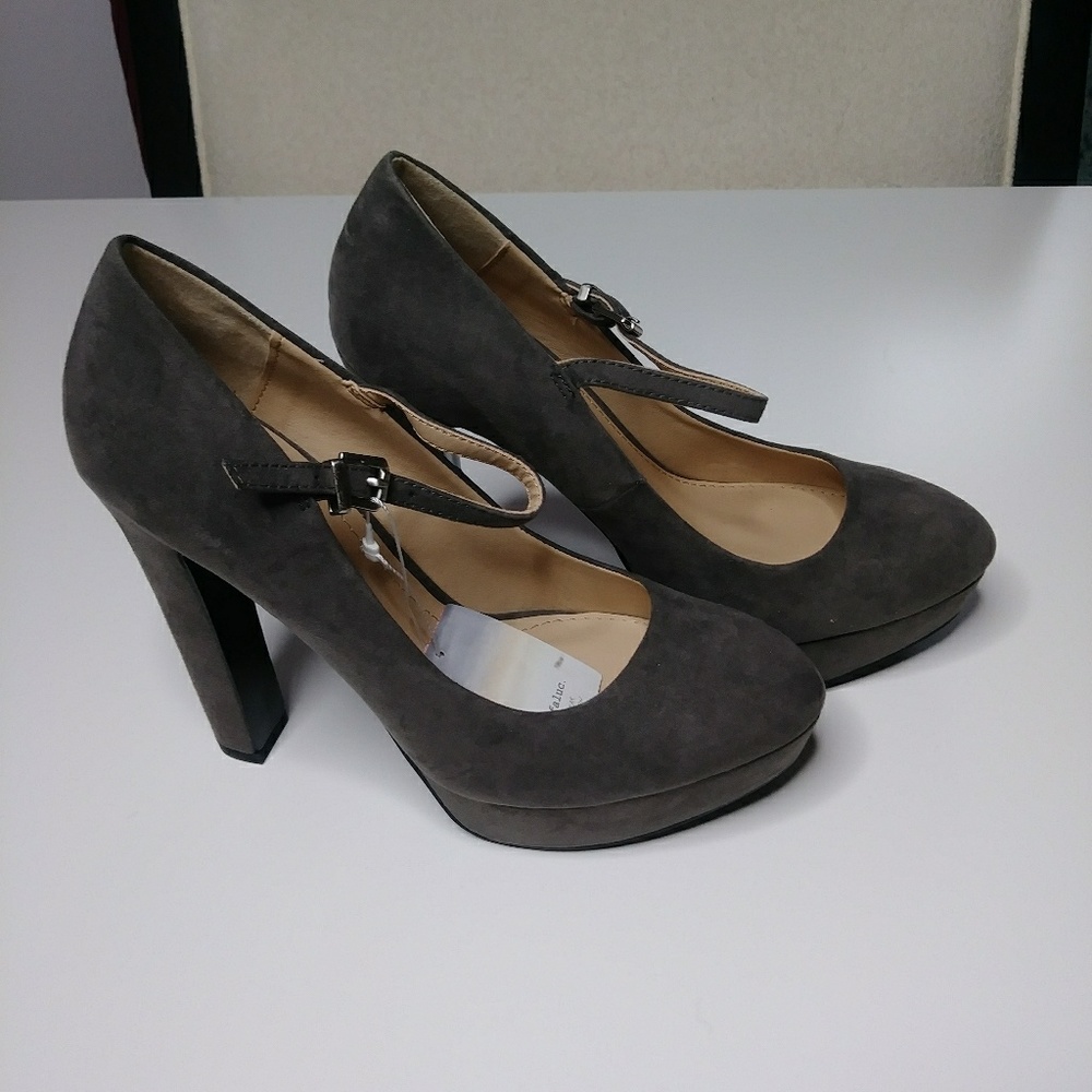 Shoes - Picture 2 of 5